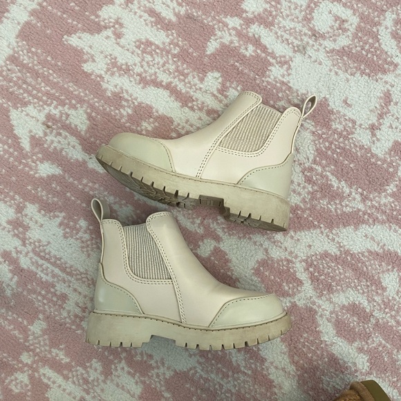 Old Navy Kids Cream Chelsea Boots - Picture 4 of 4